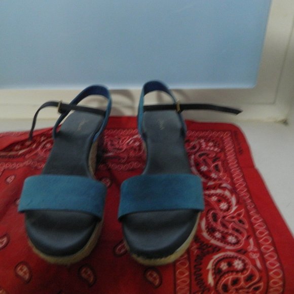 Platform Sandals - Picture 1 of 4